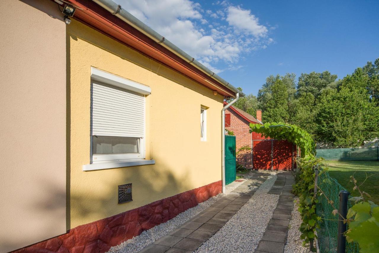 Apartman Kuckoval Apartment Balatonföldvár Екстериор снимка